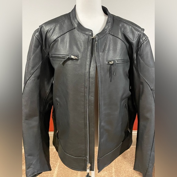 NEW! Mens Heavy black leather men’s XL riding jacket. Inside pockets. Vents